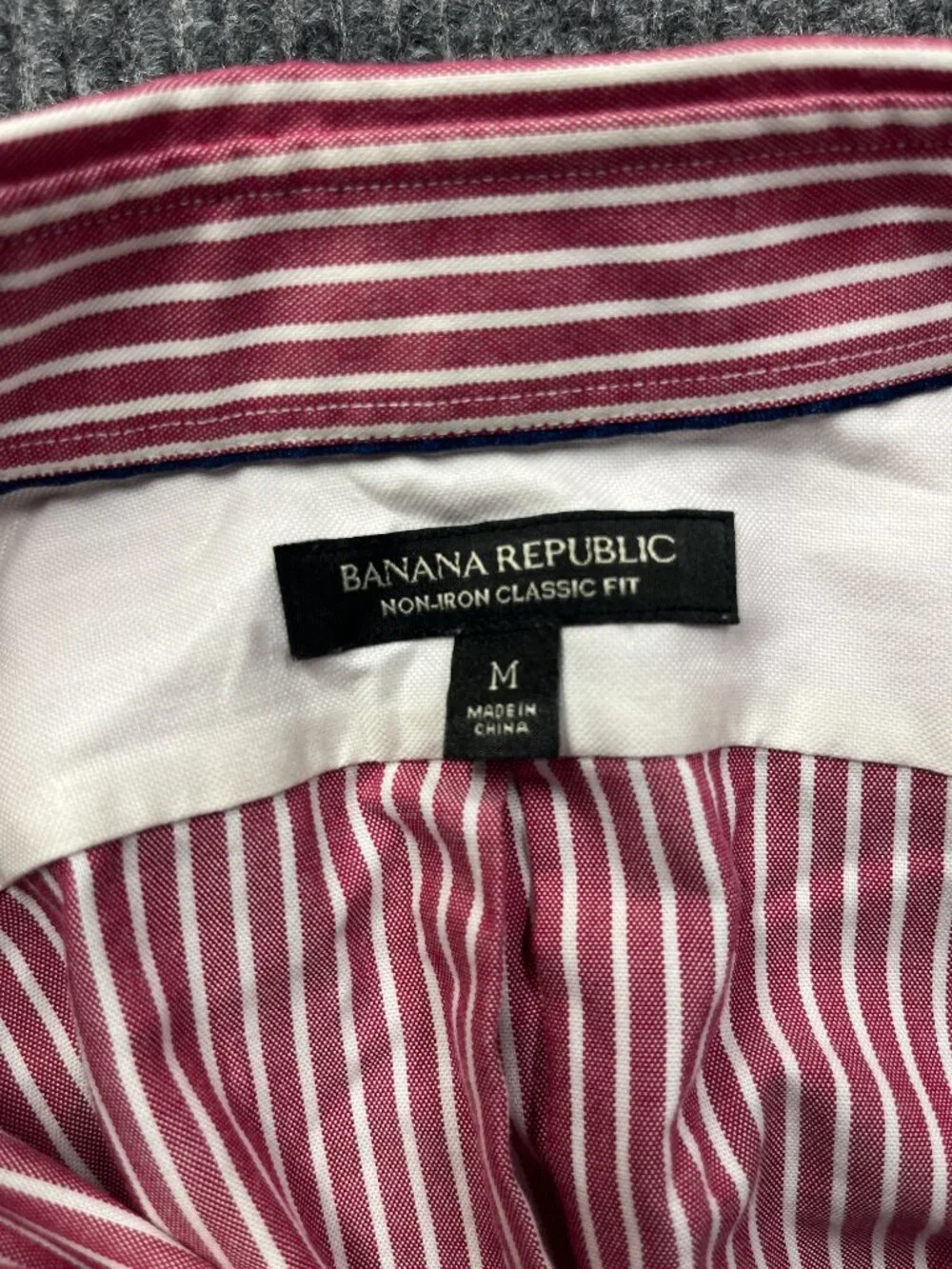 Banana Republic Button Up Shirt Medium Red White Stripes Collared Long Sleeve